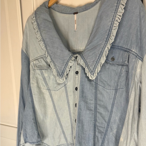 Free People, Size: Small. Daisy Denim Button-down. - Picture 9 of 16